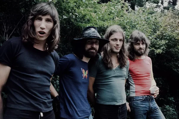 Pink Floyd band members Roger Waters, Nick Mason, David Gilmour, and Richard Wright pose together outdoors in the 1970s, during the era when they shared Pink Floyd unreleased music with live audiences before official album releases.