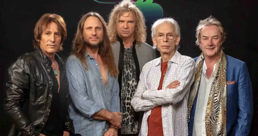 Yes tour dates 2026 – The current Yes lineup featuring Steve Howe, Jon Davison, Billy Sherwood, Geoff Downes, and Jay Schellen posing together as a promotional photo for The Fragile Tour