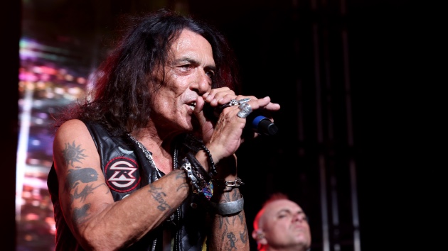 Stephen Pearcy RATT frontman performing live