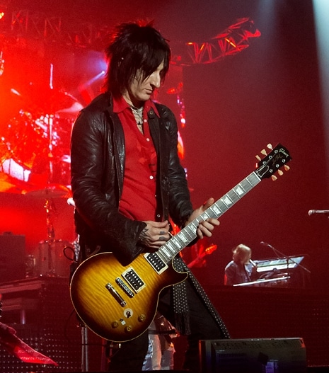 Richard Fortus: The Definitive Biography of the GNR Guitarist 1 Richard Fortus performing live on stage with Guns N' Roses