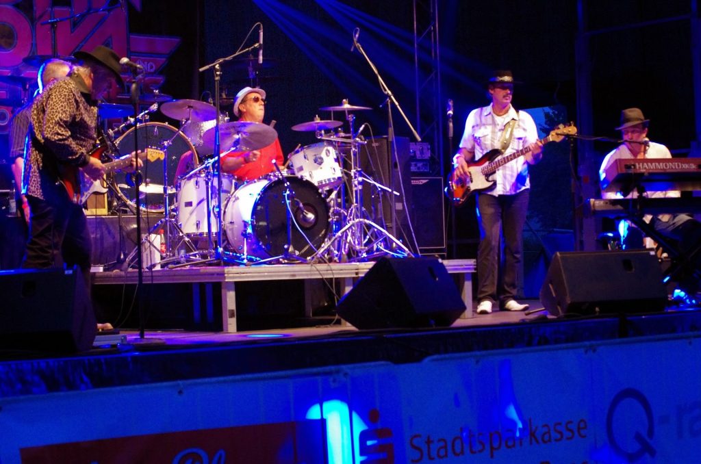 the Bluesbreakers album cover