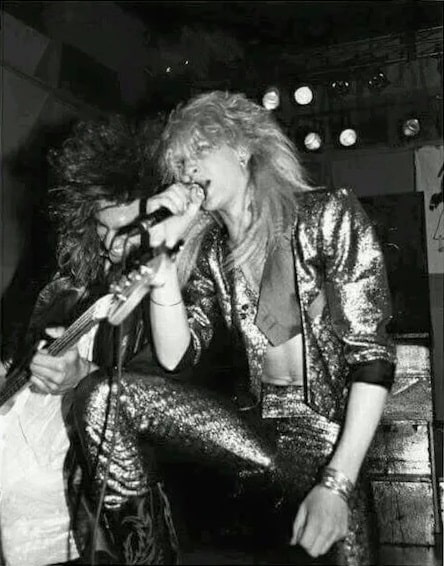 Layne Staley death article featuring a young Layne Staley with Alice in Chains in 1987