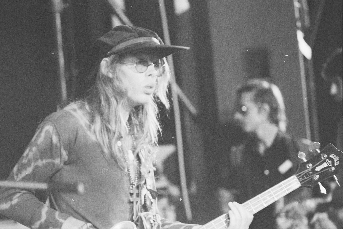 Jack Casady playing bass live in 1970