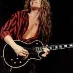 John Sykes playing guitar with Whitesnake in 1984