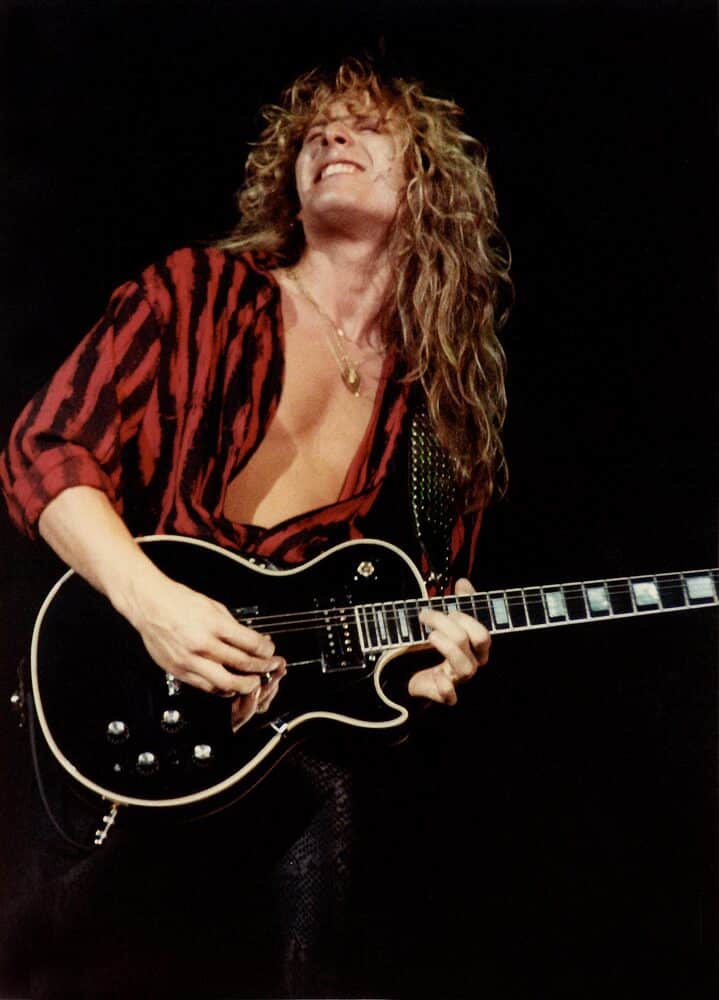 John Sykes playing guitar with Whitesnake in 1984