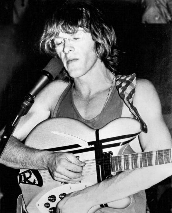 Paul Kantner performing with Jefferson Airplane in 1972